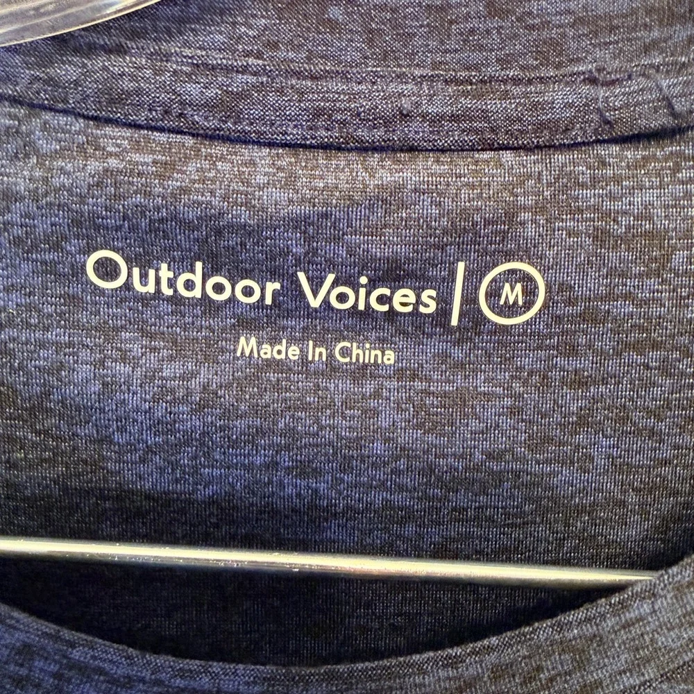 Outdoor Voices Men’s Medium Performance T-Shirt Dark Blue Black Workout Athletic
